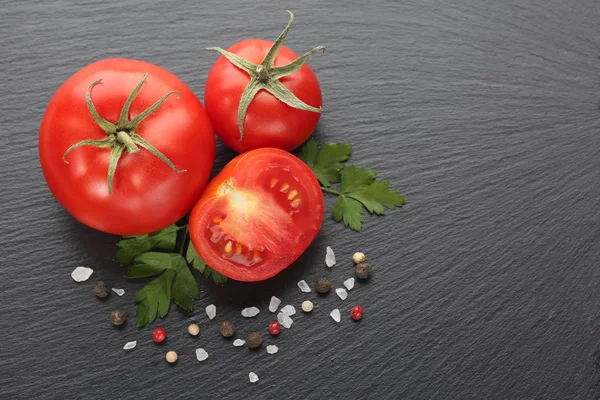 Fresh Tomatoes Spices Parsley Black Slate Stone — Stock Photo, Image