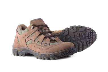 Beyaz arka plan üzerinde izole yürüyüş botları