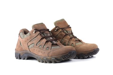 Beyaz arka plan üzerinde izole yürüyüş botları