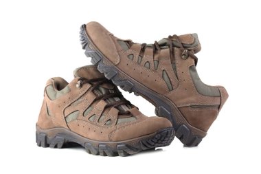 Beyaz arka plan üzerinde izole yürüyüş botları