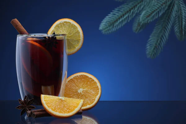 Glass Mulled Wine Gradient Blue Background — Stock Photo, Image