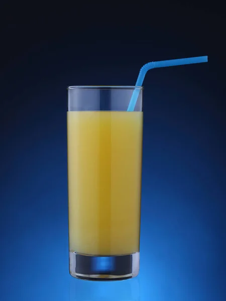 Glass with orange juice on blue  background — Stock Photo, Image