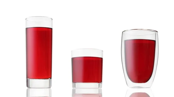 Verschiedene Gläser mit rotem Saft isoliert auf weißem — Stockfoto