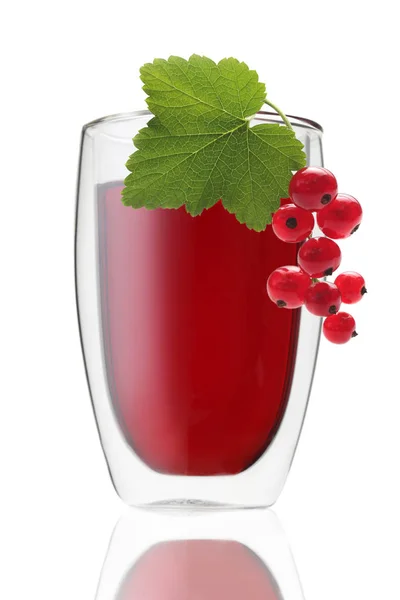 Red currant drink and berries isolated on white — Stock Photo, Image
