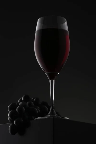 带有葡萄的红葡萄酒，背景呈梯度 — 图库照片