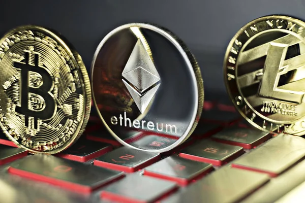 cryptocurrency, Bitcoin, litecoin, ethereum paralar. yakın çekim