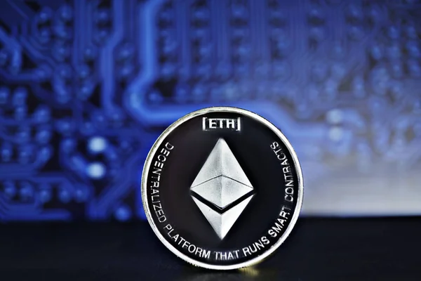 Etherium sikke soyut matris mavi arka plan üzerinde