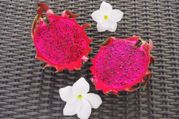 ahşap arka plan döşeme kırmızı Dragon Meyve