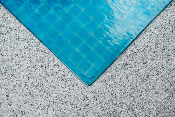 Saf mavi su havuzu. Su yakıcı arkaplan