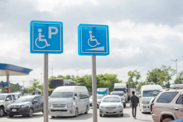 Placa Estacionamento Para Deficientes Posto Gasolina — Fotografia de Stock