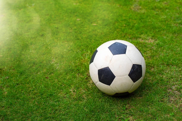 Futbol futbol sahası veya futbol sahası