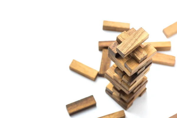 Jenga oyunu, tahta bloklarla üst görünümden Jenga Kulesi. Konsept: iş, mühendislik, inşaat, planlama.