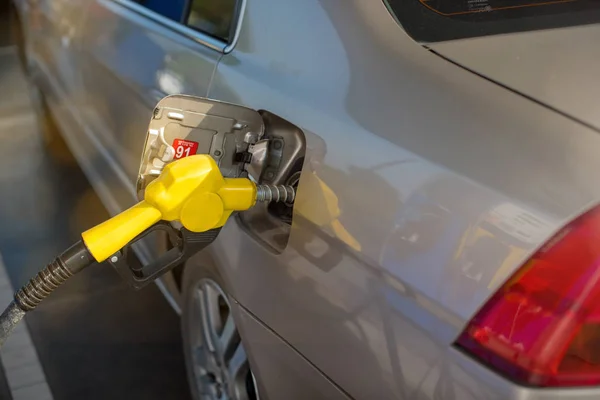 Tanken Und Tanken Von Ölgas Der Tankstelle — Stockfoto