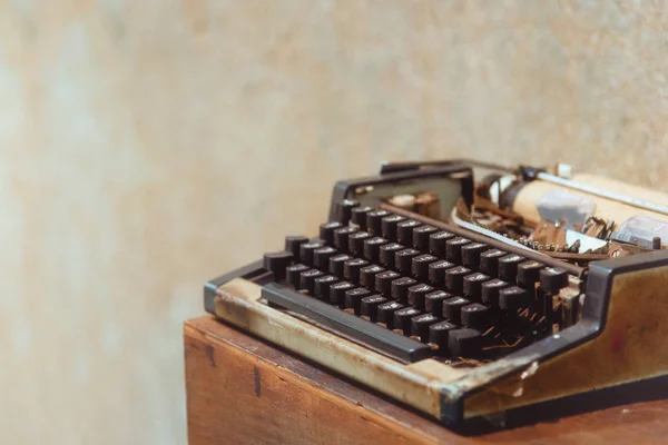 Máquina de escribir vintage en enfoque selectivo . — Foto de Stock