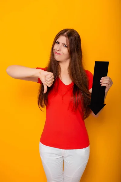 Attractive Woman Red Shirt Holding Arrow Concept Falling Incomes Economic — Stock Photo, Image