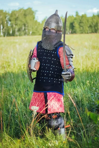 Medieval Central Asian Warrior Nomad 14Th Century Armor Stands Defensive — Stock Photo, Image