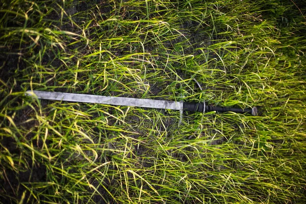 Two Handed Sword Lies Tall Green Grass Battlefield Battle Crusade — Stock Photo, Image