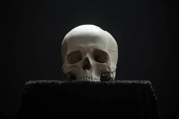 Skull Lying Altar Dark Black Background — Stock Photo, Image