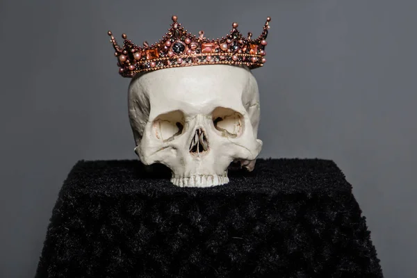 Human Skull Crown Lies Altar — Stock Photo, Image