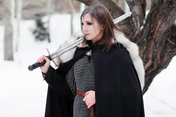 Retrato Una Mujer Medieval Guerrera Edad Vikinga Bosque Invernal Sobre — Foto de Stock