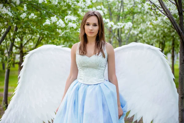 Atraente Jovem Mulher Espartilho Branco Vestido Inchado Azul Com Grandes — Fotografia de Stock