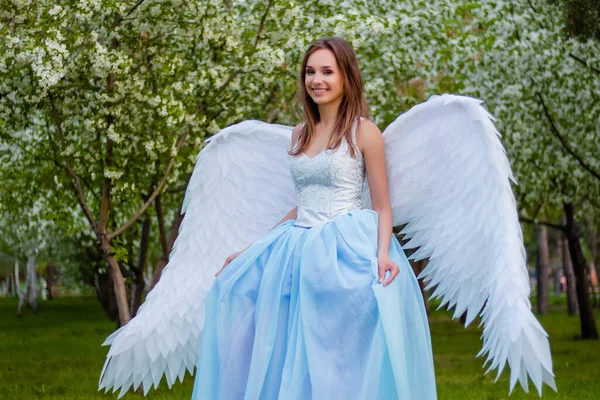 Atraente Jovem Mulher Espartilho Branco Vestido Inchado Azul Com Grandes — Fotografia de Stock