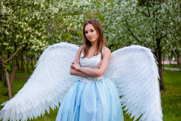 Atraente Jovem Mulher Espartilho Branco Vestido Inchado Azul Com Grandes — Fotografia de Stock