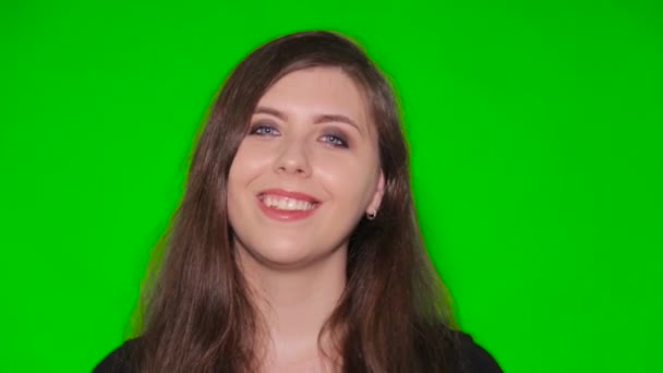 Detailní Portrét Mladé Usměvavé Ženy Izolované Zelené Obrazovce — Stock video