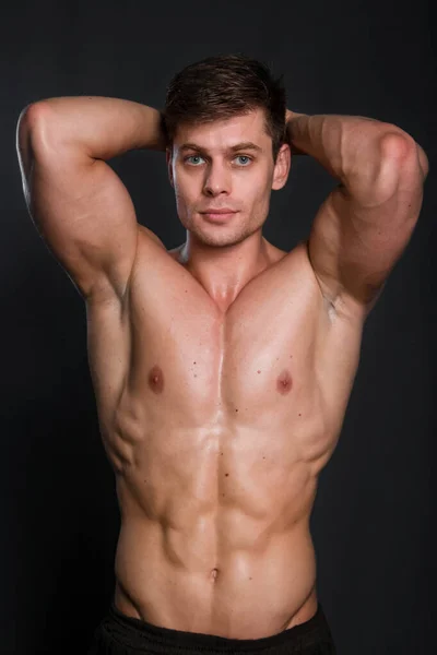 Bodybuilder Holds Muscular Arms Head Photo Studio Black Background — Stock Photo, Image
