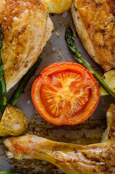 Oven Baked Chicken Vegetables Roasring Tray — Stock Photo, Image