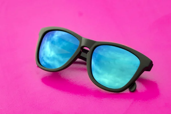Foto Van Moderne Trendy Zonnebril Roze Achtergrond Bril — Stockfoto