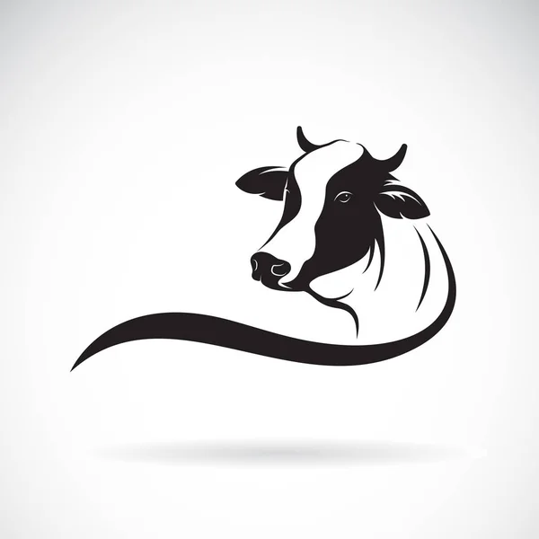 白い背景に牛の頭部の設計のベクトル。牛のアイコンまたはログ — ストックベクタ