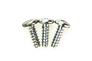 Kapalı metal vidalar görüntüsü soluk arkaplanda izole edilmiş fındık