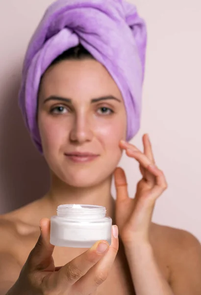 Photo Young Woman Purple Towel Head Holding Using Face Cream — Stock Photo, Image