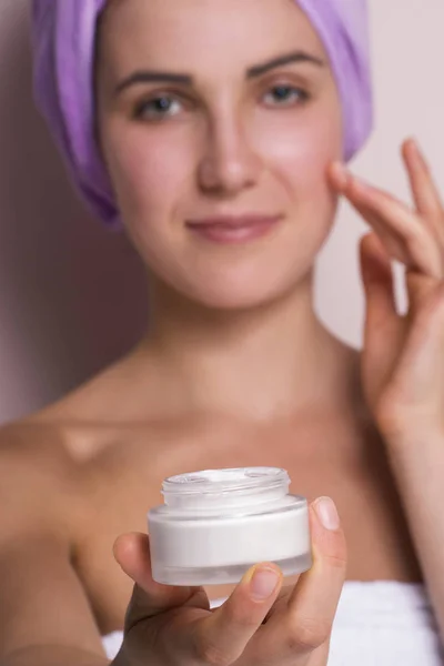 Photo Young Woman Purple Towel Head Holding Using Face Cream — Stock Photo, Image