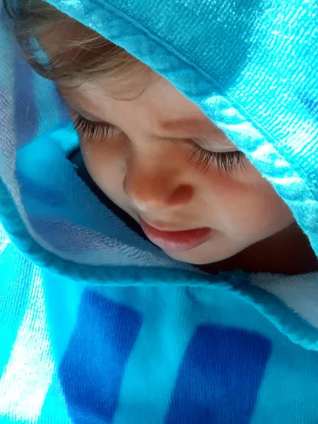 Hitzschlag Baby Schutz Vor Hitze Sonne — Stockfoto