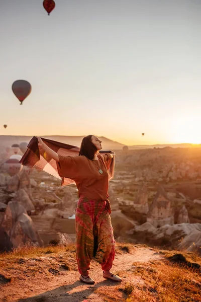 Girl on the background of air balloons — Stock Photo, Image