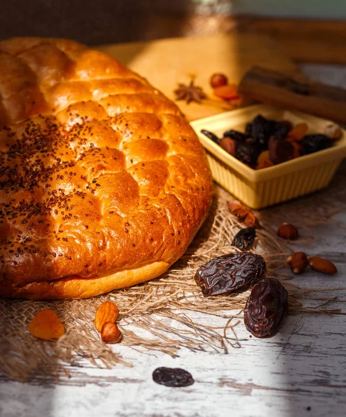 Ramazan'da Türk geleneksel pide — Stok fotoğraf