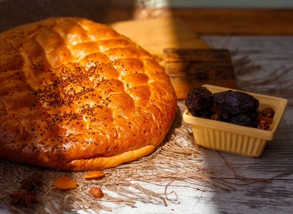 Ramazan'da Türk geleneksel pide — Stok fotoğraf