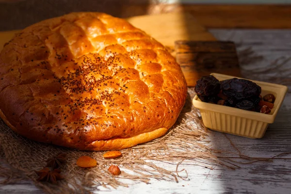 Ramazan'da Türk geleneksel pide — Stok fotoğraf