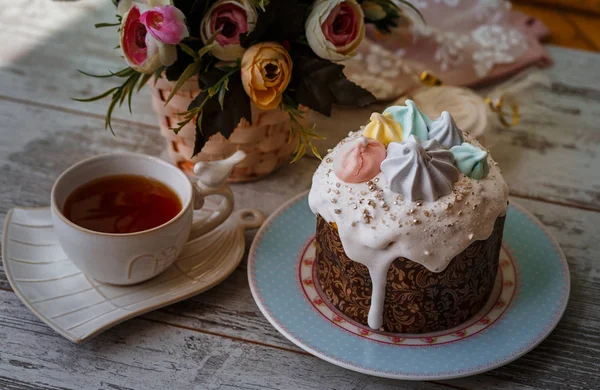 Påsk tårta dekorerad med Marshmallow — Stockfoto