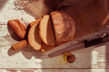 rustik ekmek dilimlenmiş