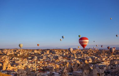 Göreme'de balon uçuşu
