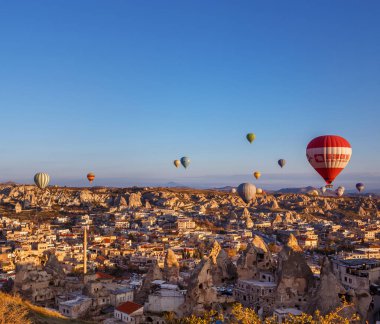 Göreme'de balon uçuşu