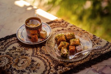 Türk kahvesi, baklava ve lokum