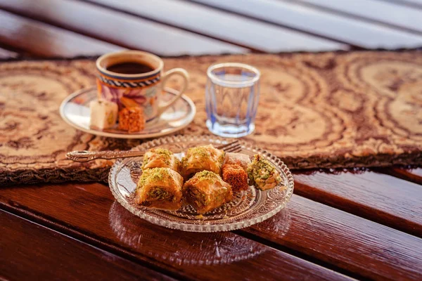 Café turco, baklava y delicia —  Fotos de Stock