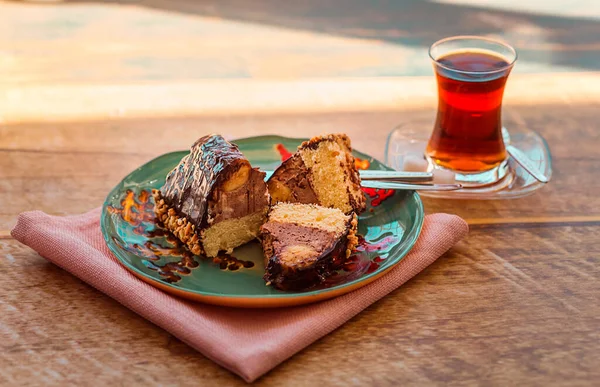 Tarta Málaga Rebanada Plato Con Una Servilleta Con — Foto de Stock