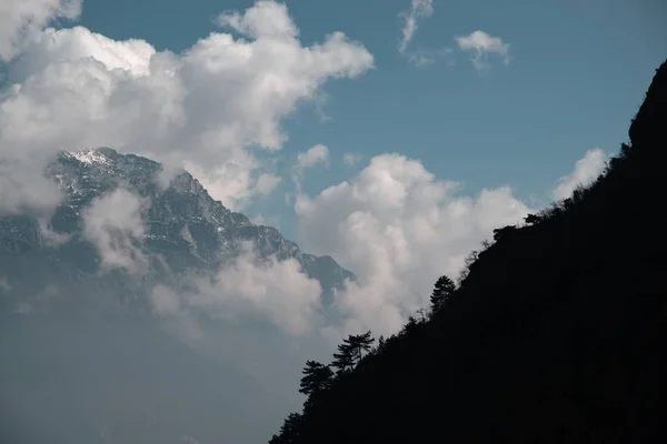 Alpine Scenery Silhouette Mountain Front Distant Covered Snow Peak — Stock Photo, Image