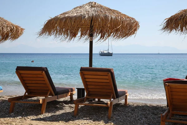 Bu adanın plajları küçük güzel çakıl taşları ile kaplıdır. Akdeniz, Avrupa'nın Güneyi, Yunanistan, Skopelos Adası.