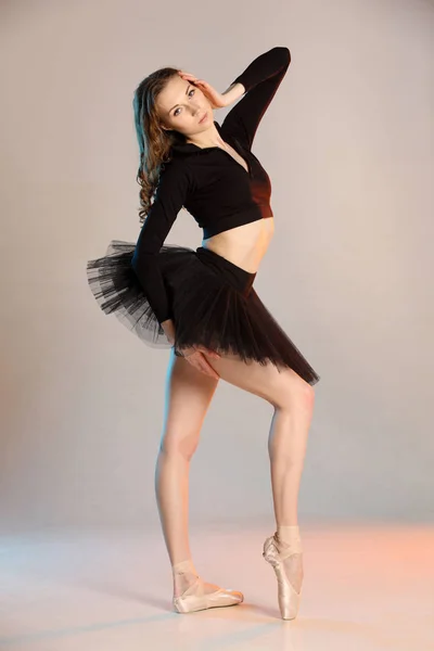 Retrato Elegante Bailarina Jovem Mulher Beleza Posando Fundo Estúdio Bege — Fotografia de Stock